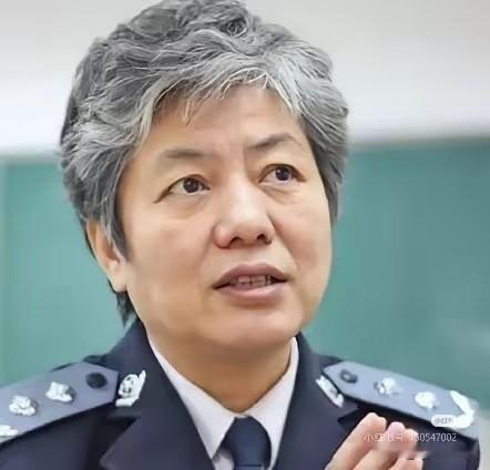 扶老人反被讹？李玫瑾教授提议直接按敲诈勒索追责
 
生活里不少人都纠结过，路上摔