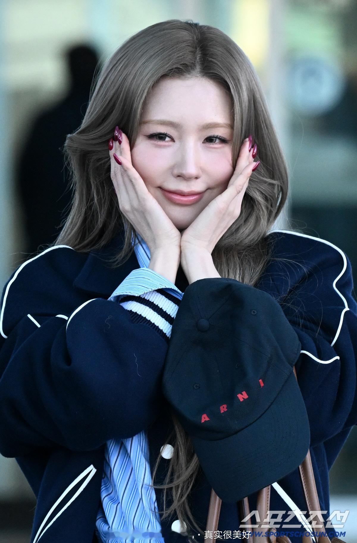 赵美延今日机场出发新闻图 