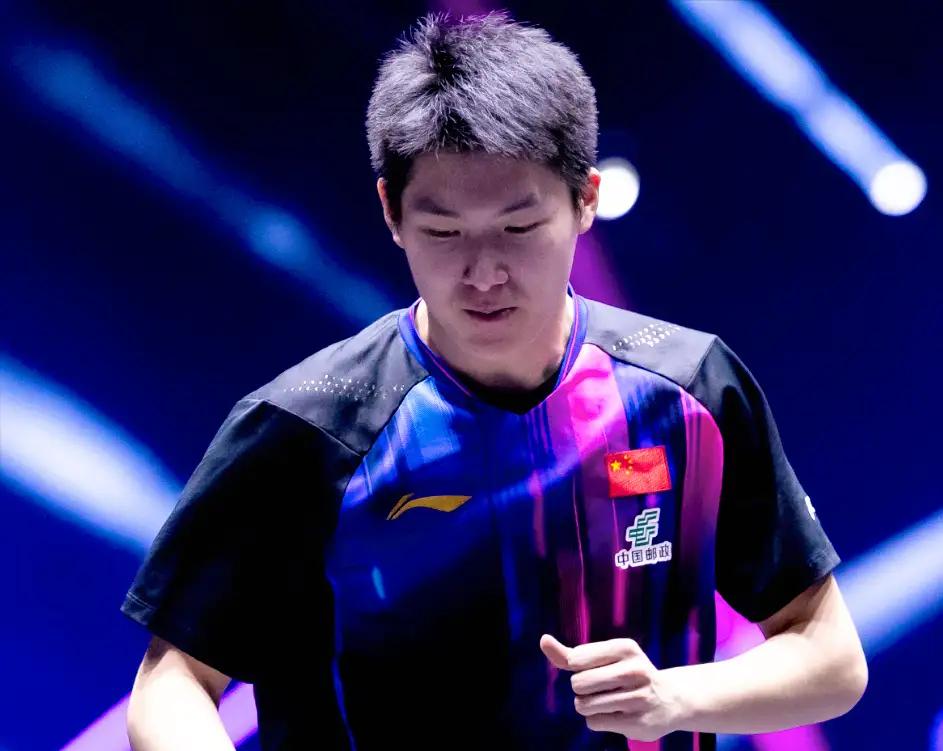 刚在全运会上拿到青年组冠军的温瑞博，却在罗罗马尼亚世青赛团体赛上，连输两分作为一