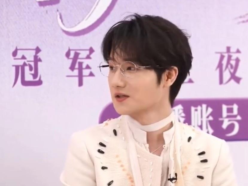 蒋敦豪 表面冷静其实慌得一批蒋敦豪每次这么稳的舞台其实内心慌得一批hhhh，虽然