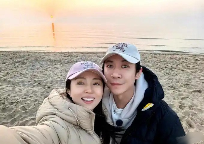 董璇真的好有钱，带张维伊去自己2017年在阿那亚买的别墅，所以现在是住在董璇家？