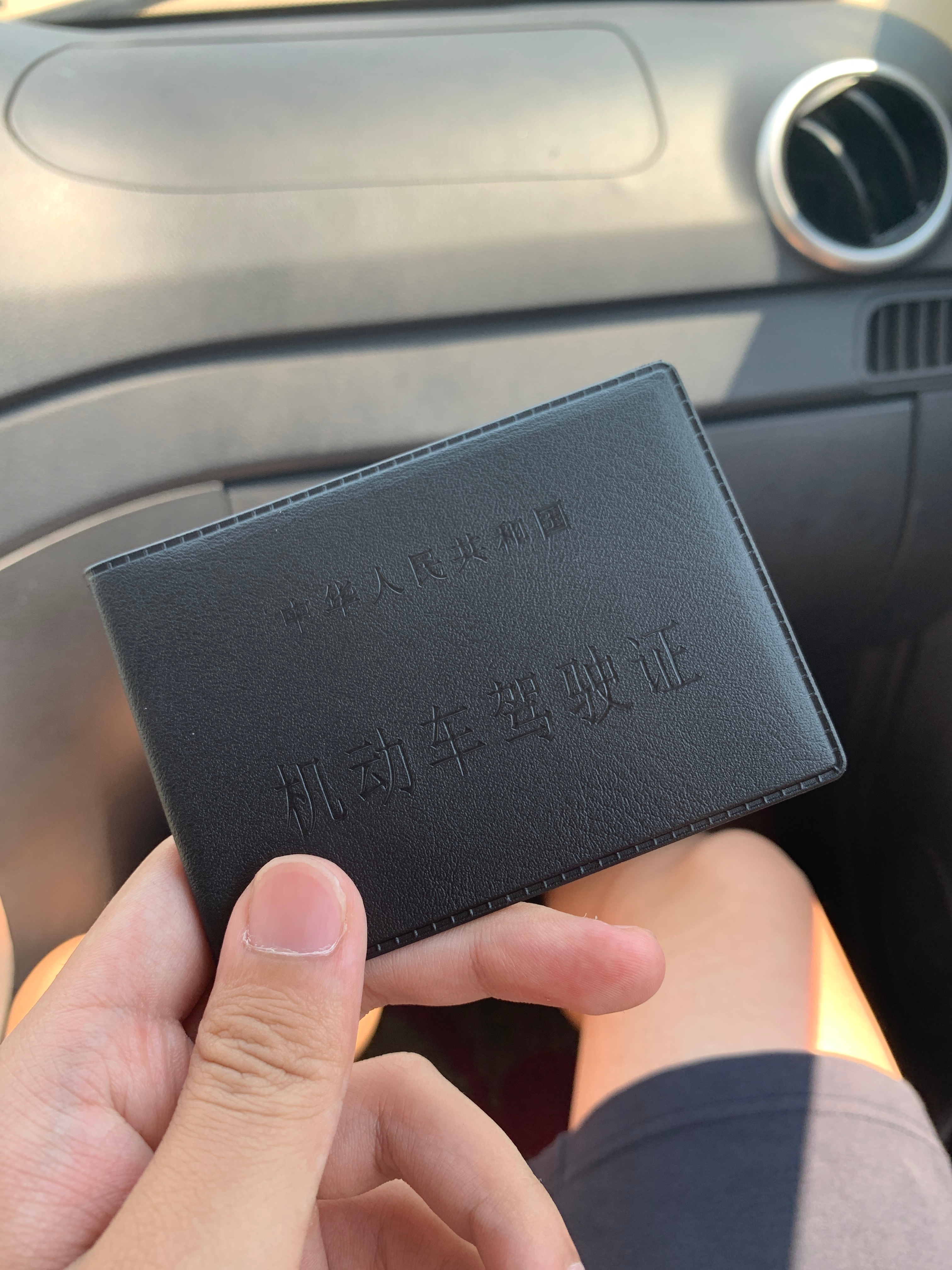 00后不急着考驾照了我当时高考完第一件事就是考驾照趁着开学前拿证了