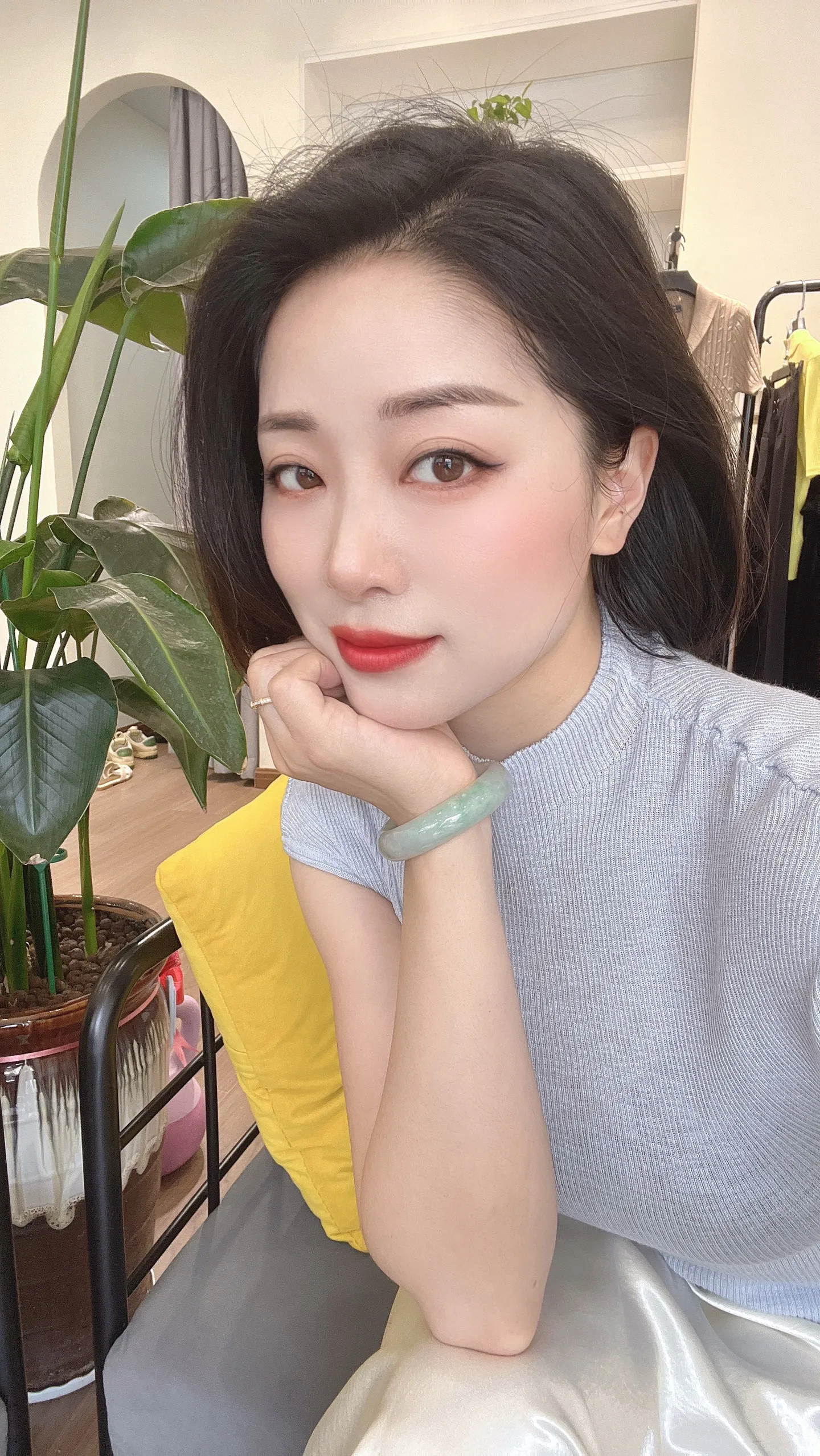 置身温柔穿搭空间，日子舒缓悠闲，暗自期待和你偶遇。 
