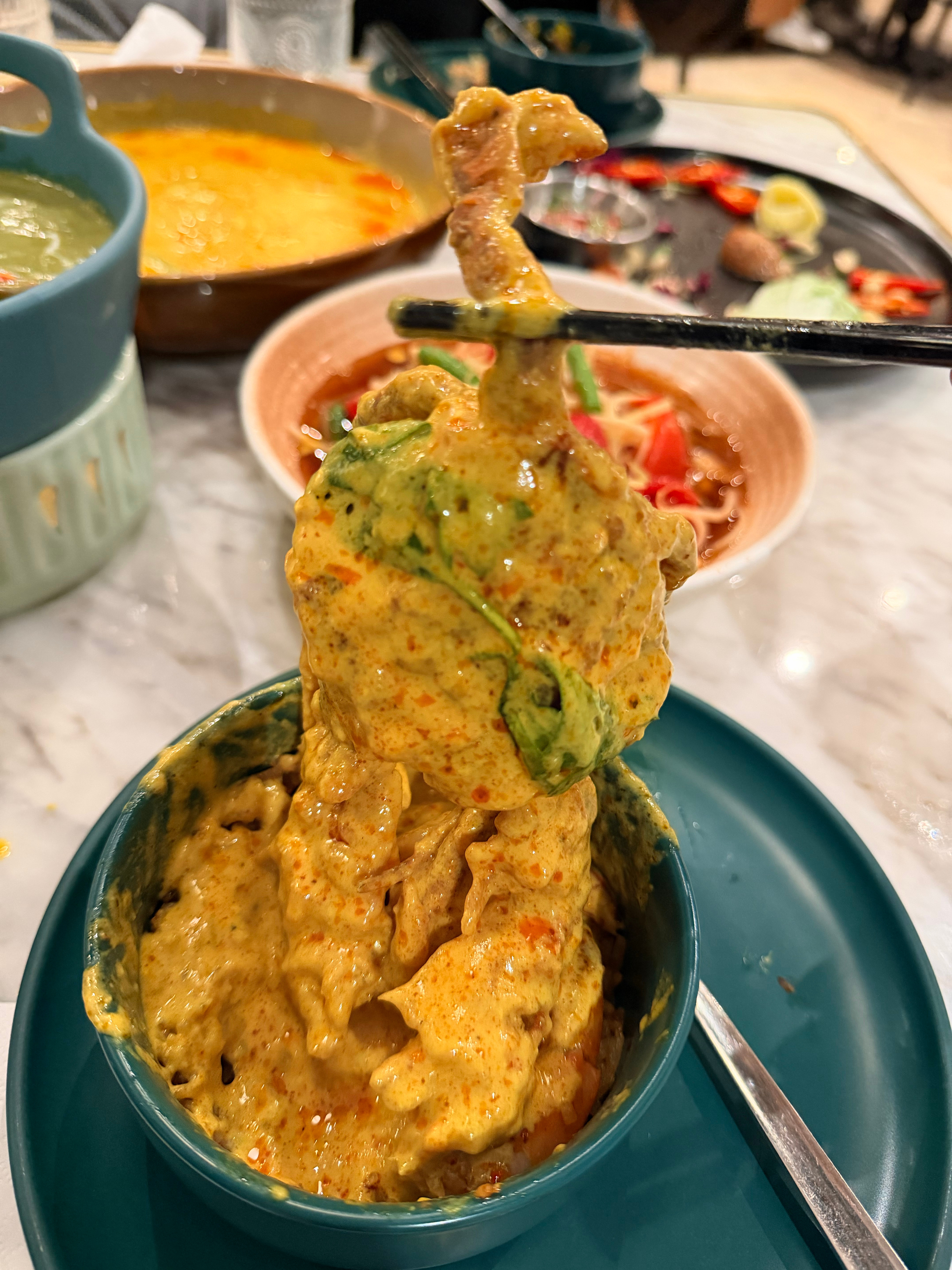 老天爷啊，咖喱软壳蟹太太太太太太太好吃了，又软又鲜蘸满咖喱的螃蟹，我一口气吃了两