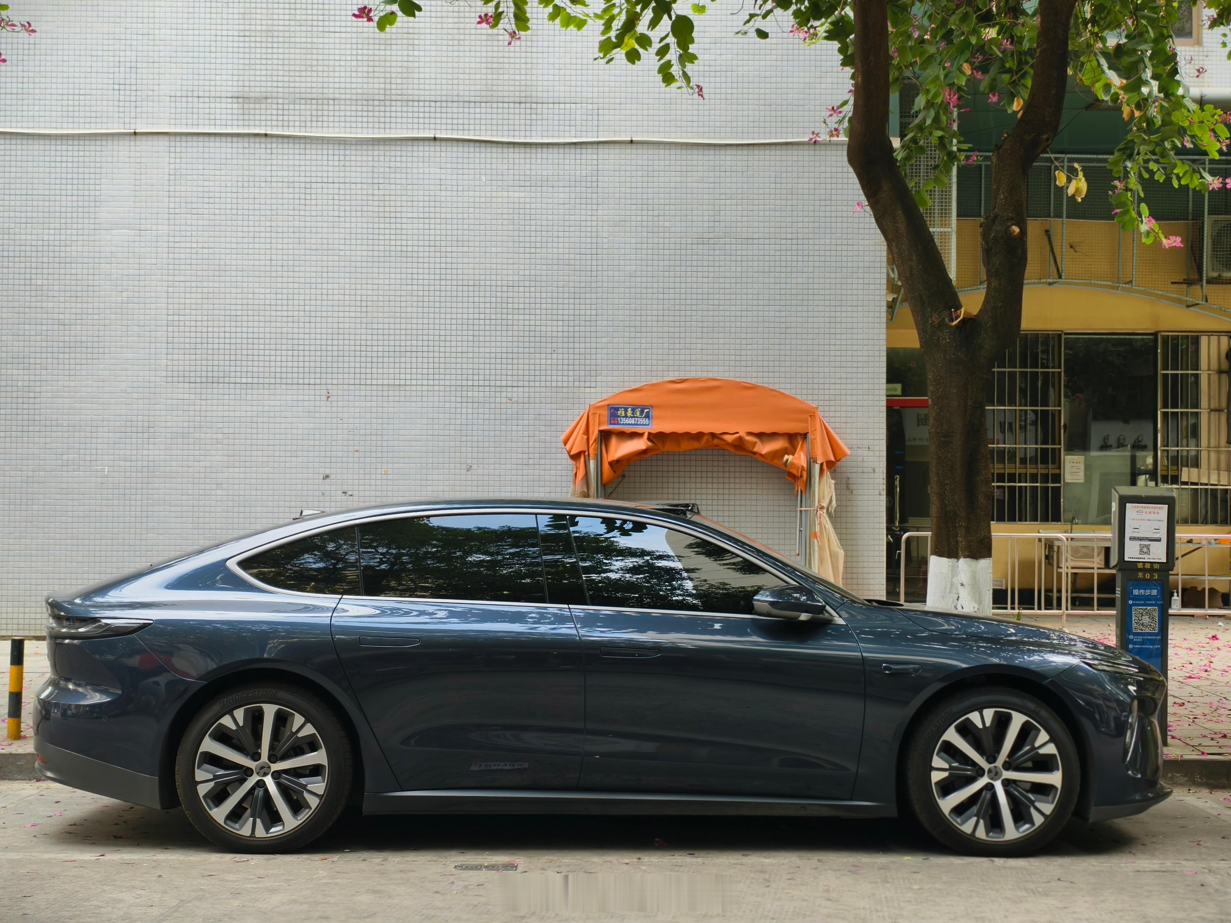 我姐逐渐过分，这次打算开 ET7 回江西过年说好的电动车反对者呢怕路上补能麻烦，