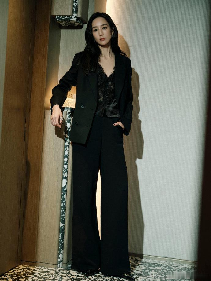 张钧甯帅到犯规！全黑色系造型自带飒气，老公姐实锤！帅气对她是实打实的Feel，气