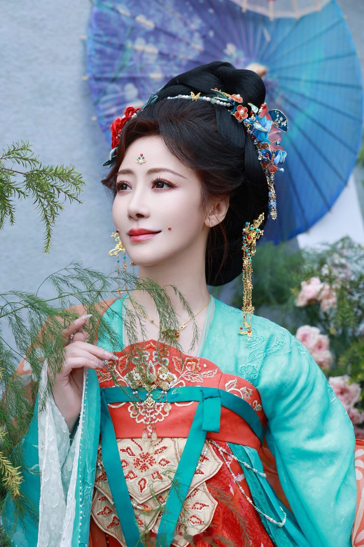 陈紫函国风美人 我的天！和古装的适配度直接拉满💯！她往那一站，举手投足间的温婉