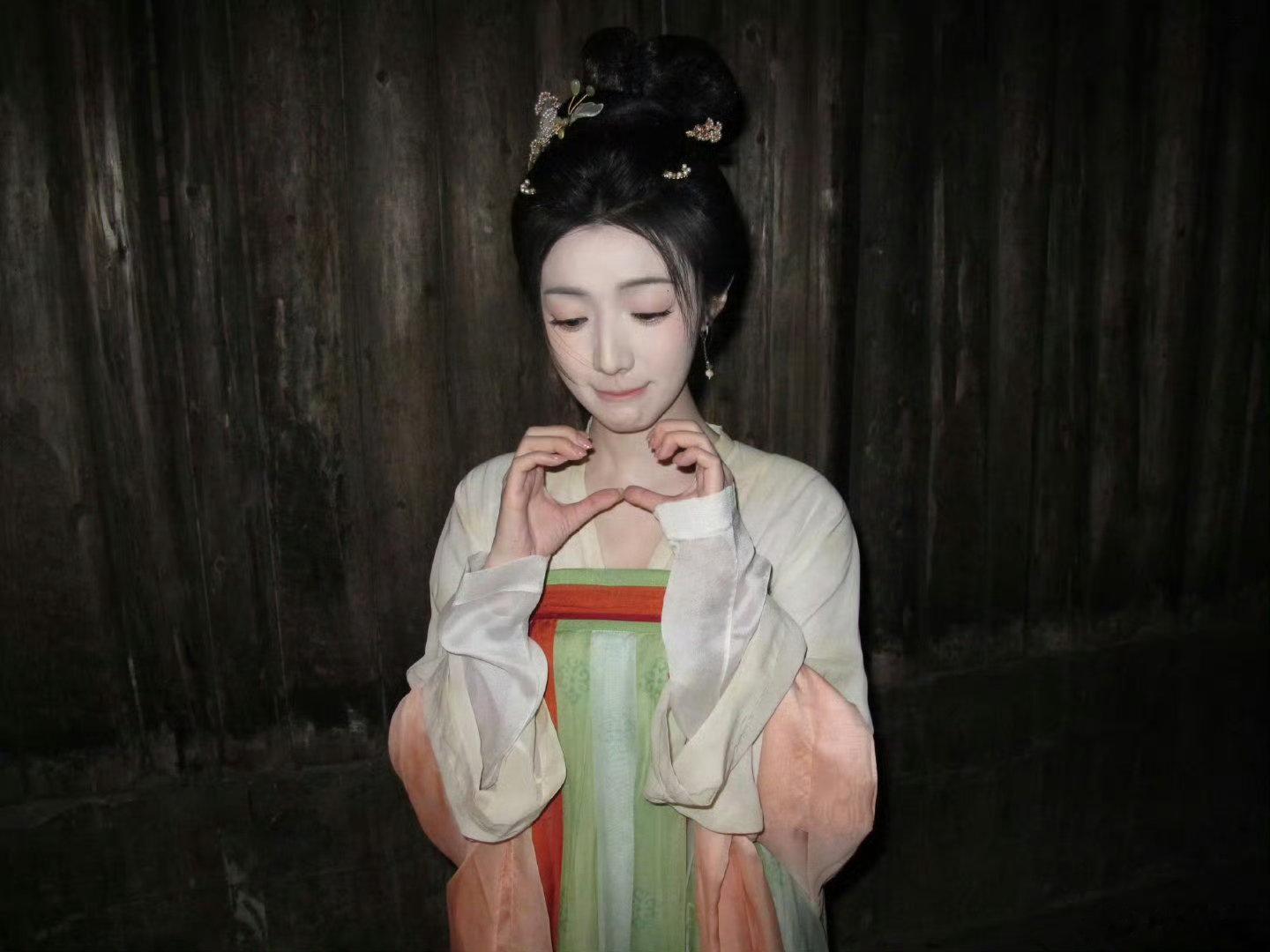 黄羿特别出演金枝黄羿原名黄奕金枝首发角色剧照 凭借《盛世天下女帝篇》收获大批路人