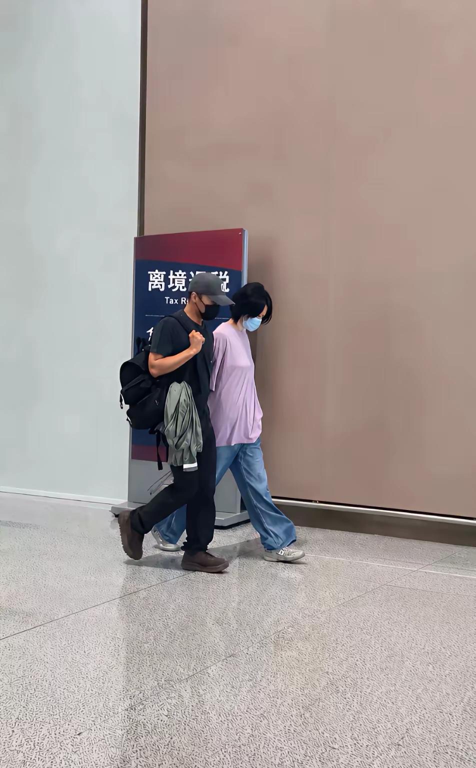 个性对一个人来说，是她魅力的体现，不要为了别人的看法而去改变它。

王菲是一个特