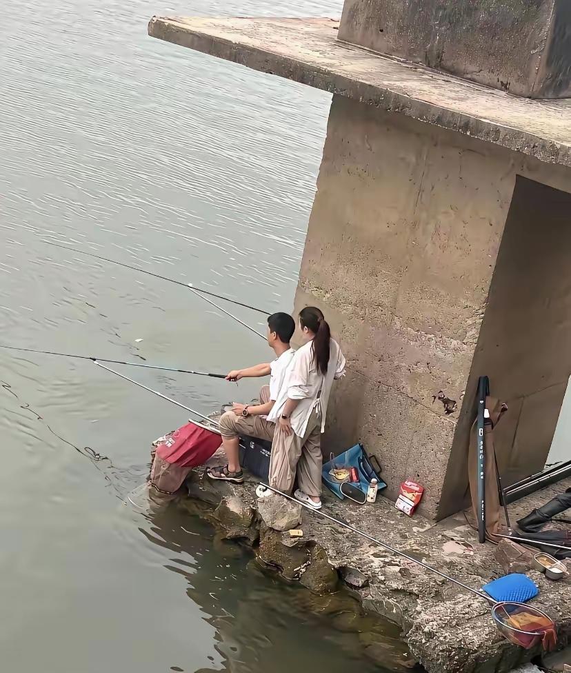 大家来猜猜，这个陪钓的是不是男子媳妇？