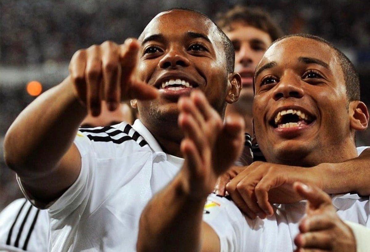 这两哥们确实太像了，你能认出哪位是马塞洛吗？

马塞洛：“我刚到马德里时，罗比尼