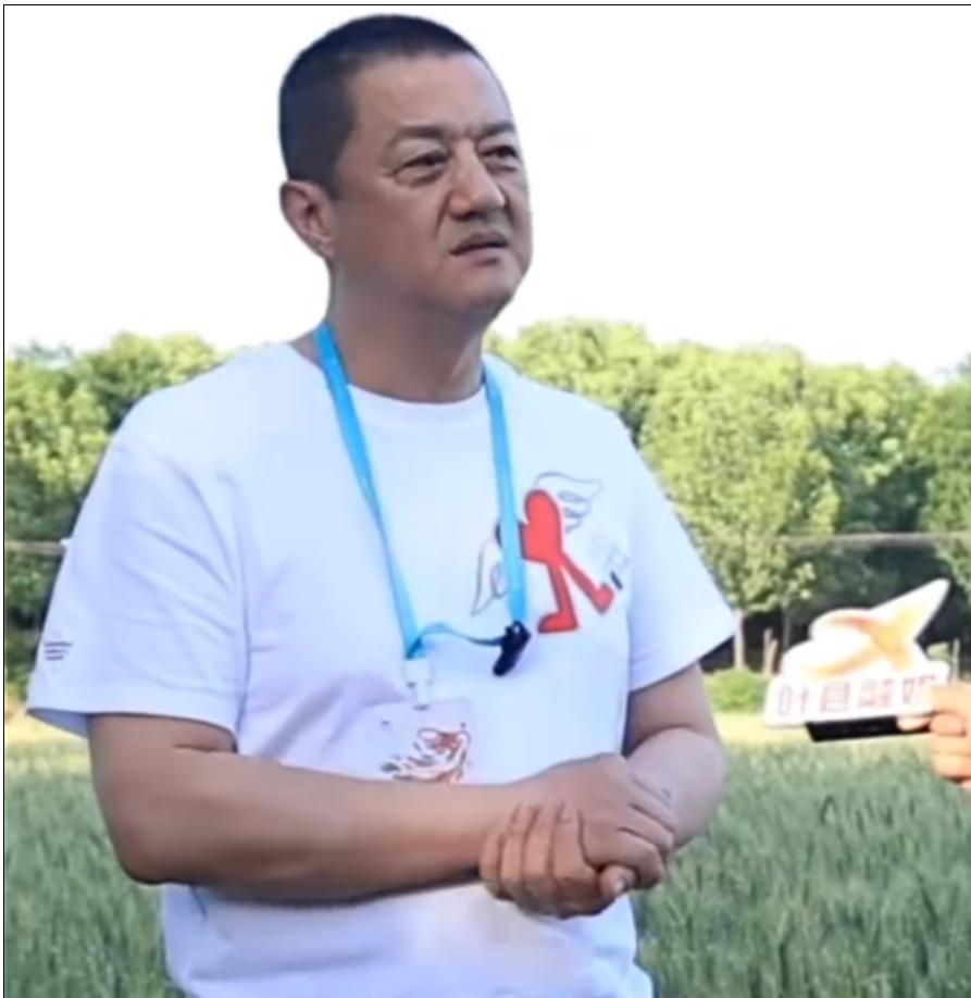 好多人都说买李亚鹏的茶就是支持公益，没想到他直接回应了：直播带货是商业，公益是公