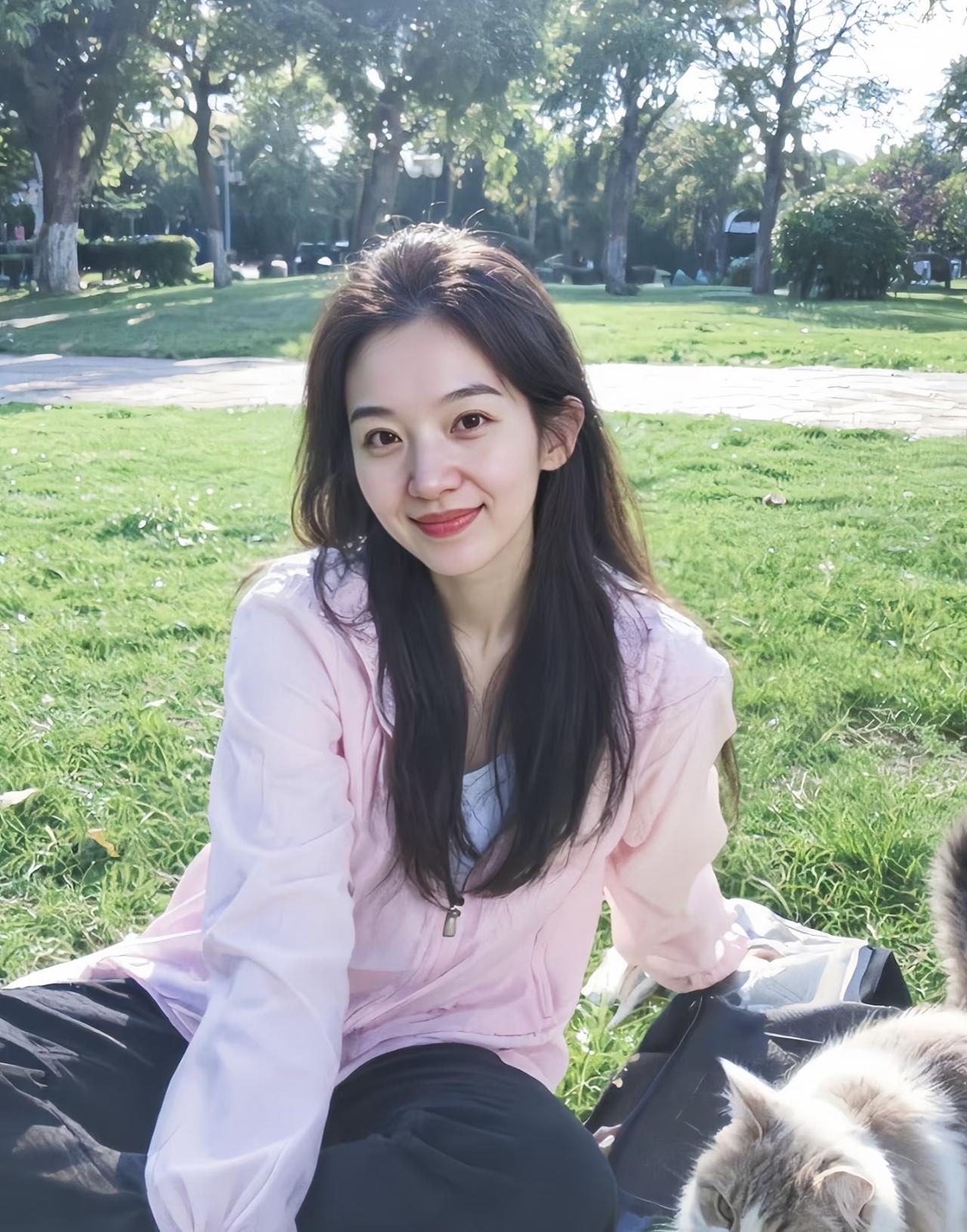 我渴望的的生活其实很简单：跟喜欢的人一起逛超市，推着购物车塞满生活的日用品东西，