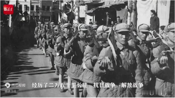 他与我们党同龄，在长征中扮演了重要角色——1936年3月，贵州盘县，王玉清站在无