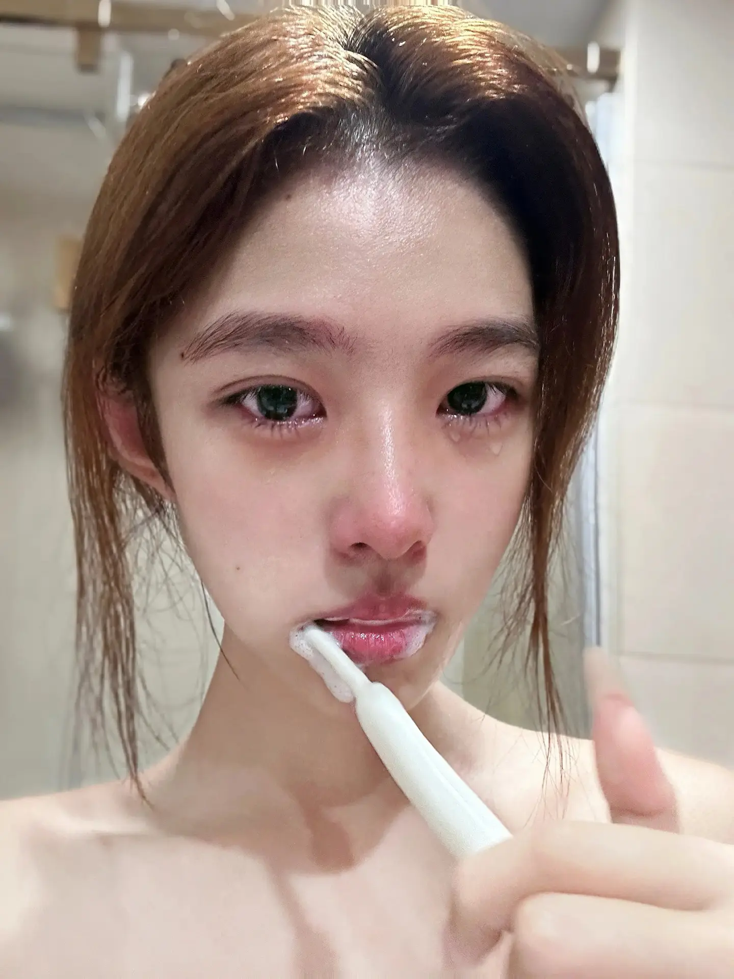 爱上了一个人眼睛不说谎 眼泪偷偷的躲在眼眶