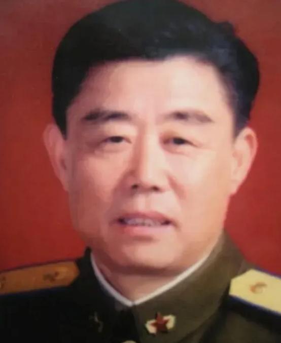 1968年1月，四架美军战机闯进我国领空，上级下令击落敌机，但导弹营长陈辉亭敢抗