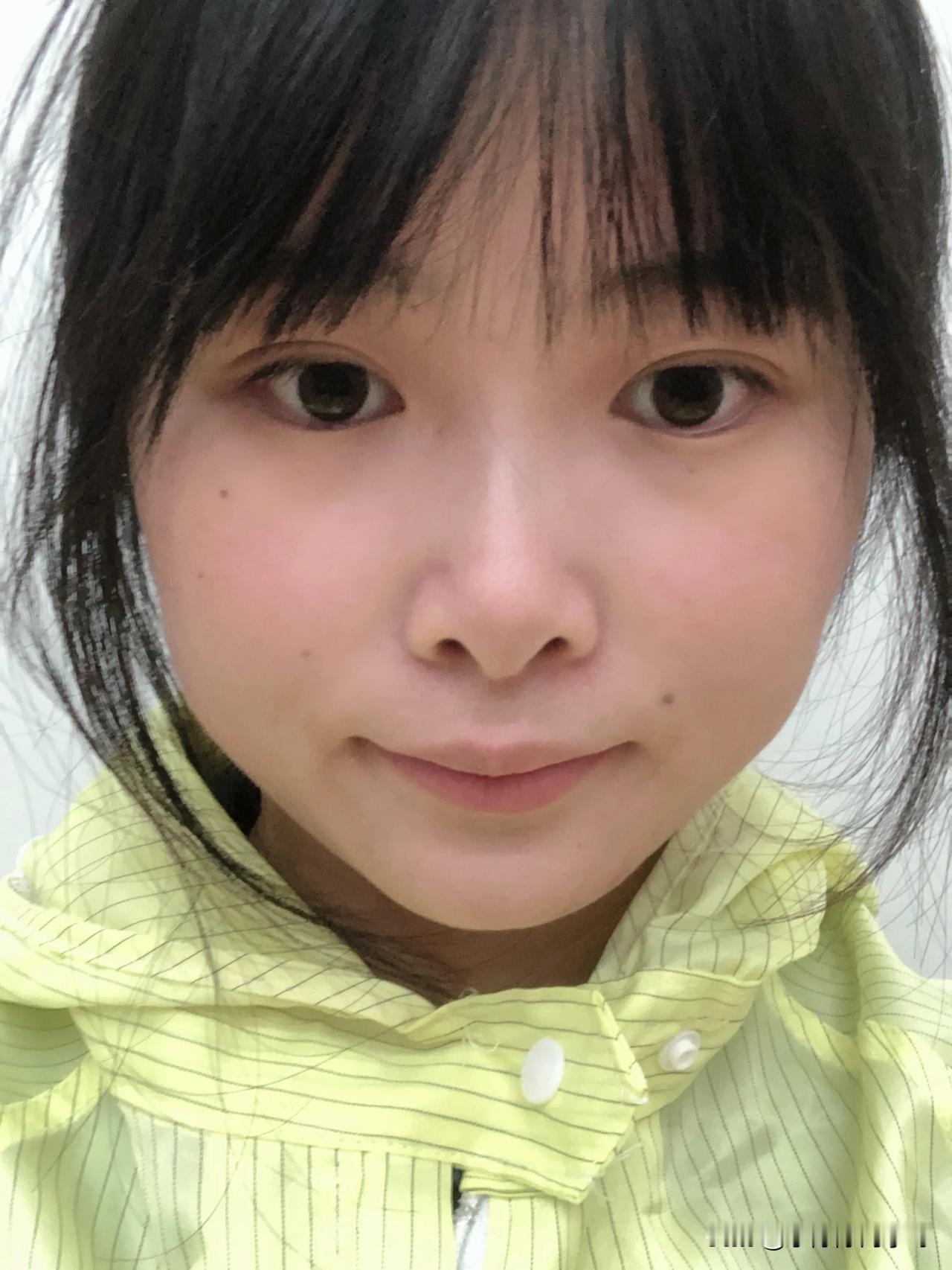 厂里上班太无聊了，只有把螺丝打冒烟，天天穿个无尘服戴个口罩也不知道靓仔长啥样了！