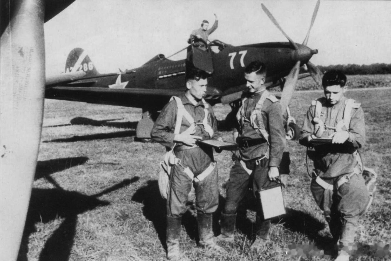 1944年歼击航空兵第508团的大队长、空军上尉Анатолий Иванови