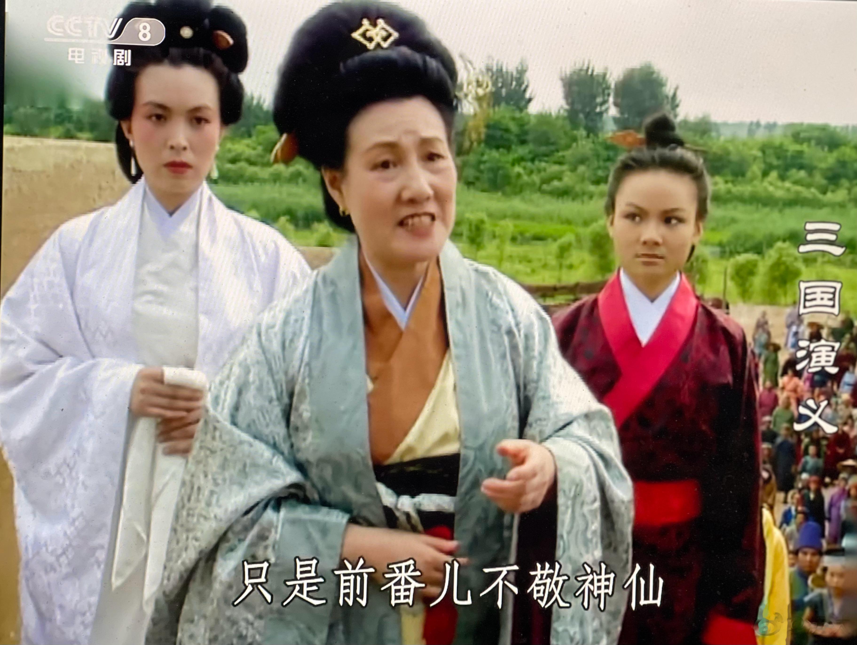 看了半天才反应过来，原来右边红衣服的是孙权[允悲][允悲][允悲]男不男女不女的