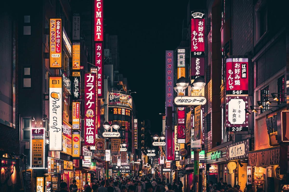 为何感觉日本这几年好像不行了？这是错觉么？
 
走在日本街头，便利店货架整整齐齐