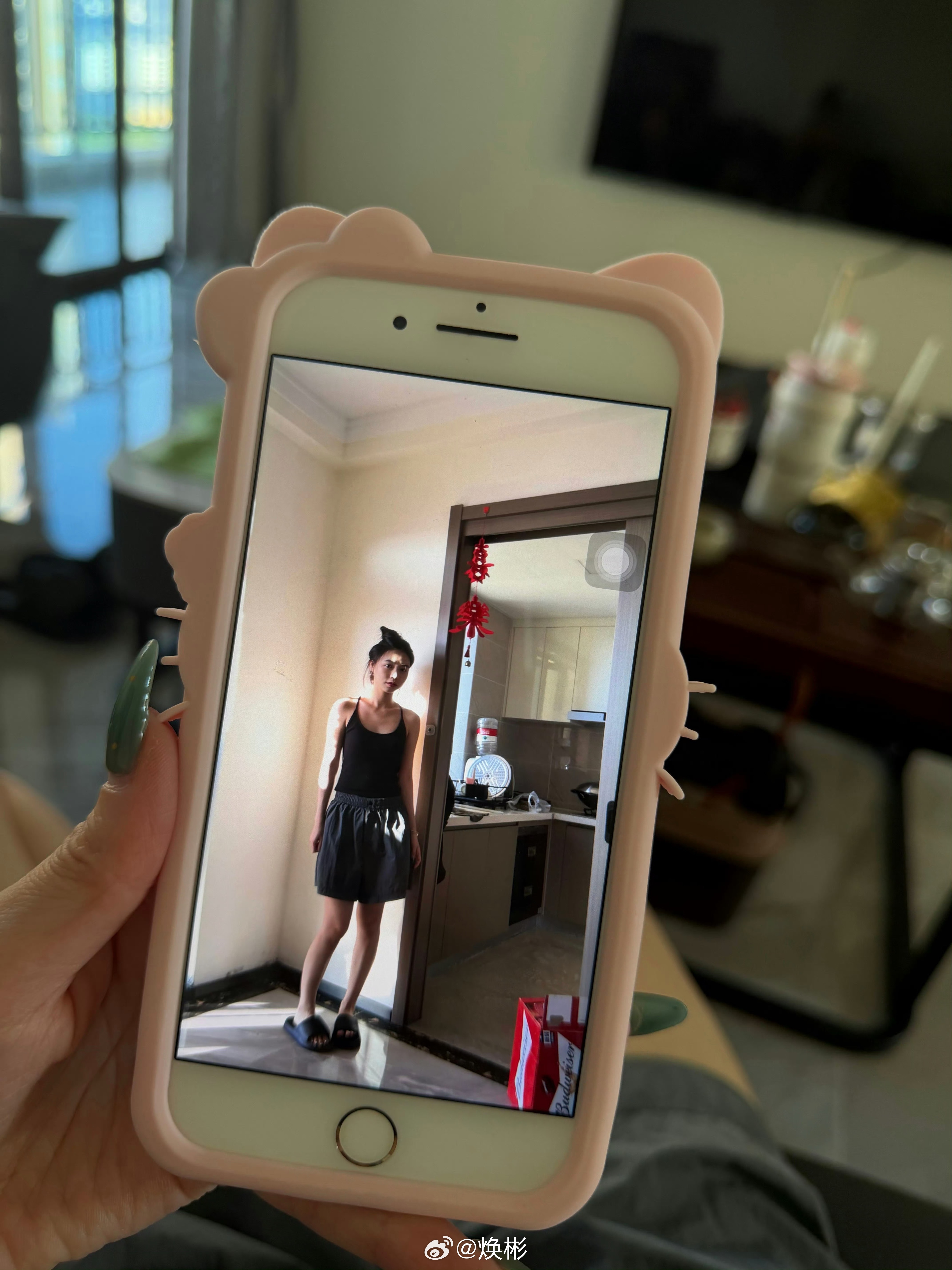 刷到一个好看的小姐姐还在用home键iPhone！ 