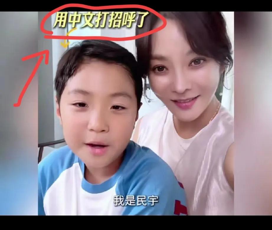 蔡琳没有为高梓淇学中文，
但是为了在中国赚钱，终于开始学中文了！最新一期的视频里