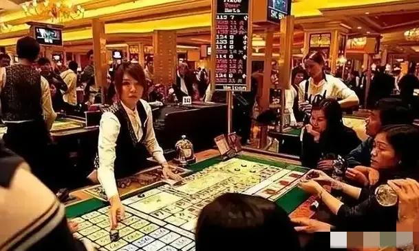澳门有趣的地方在于：如果你在赌场赢了2000万，想要转身离开，当然可以，但是在离