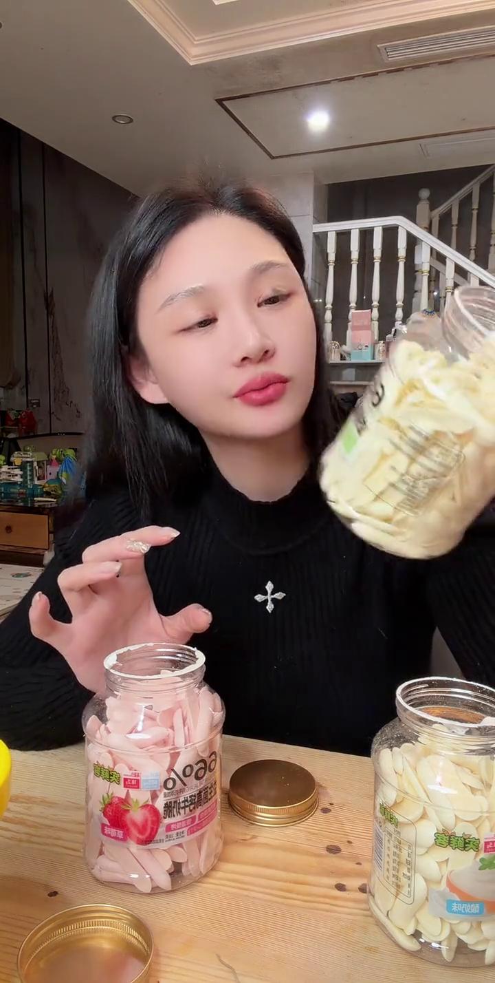 这个奶片没有添加剂，而且还添加了益生菌。以前不也有卖这种烤奶片的吗？都没有添加剂