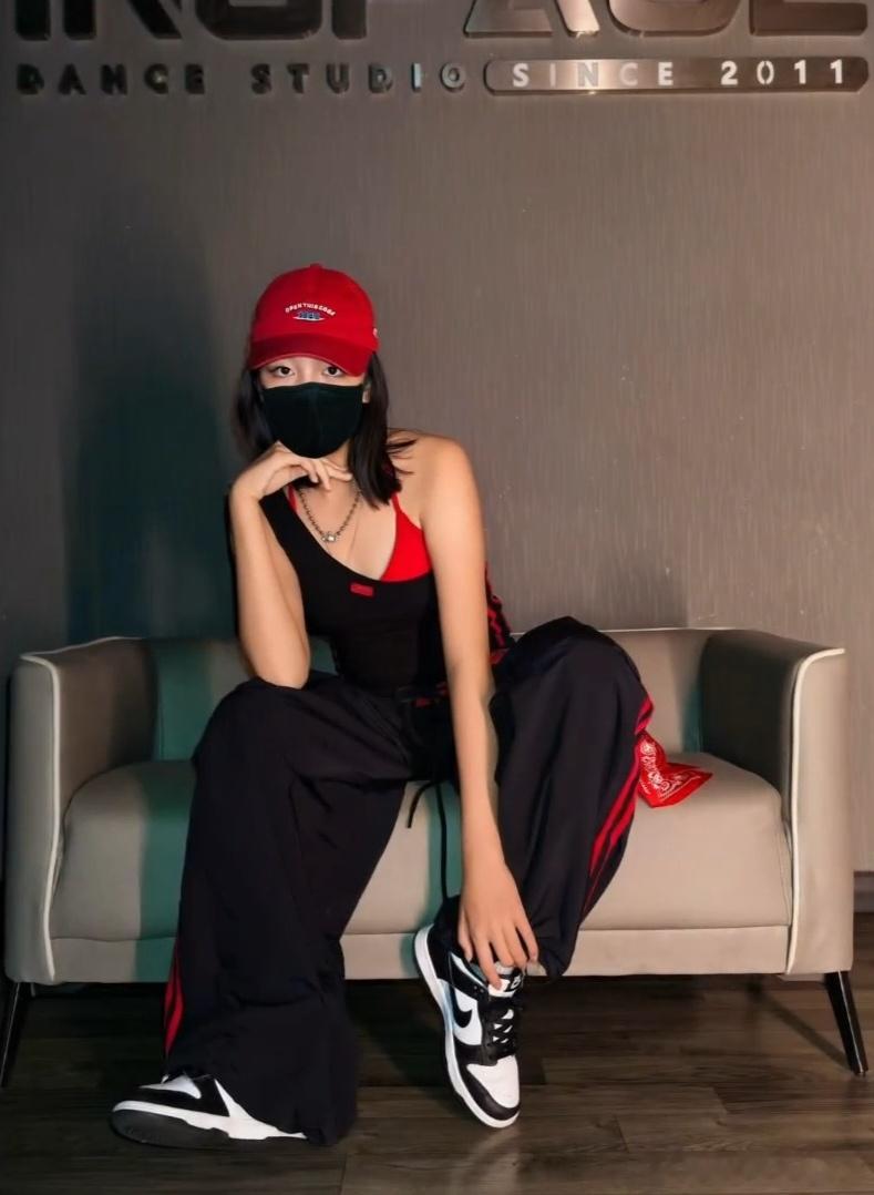雷佳音女儿长这么大了雷佳音13岁女儿身高 雷佳音女儿长这么大了，身高优越很有气质