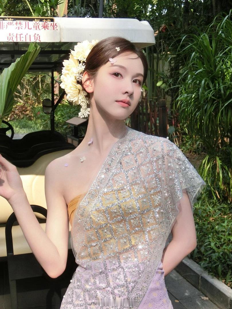 陈都灵 