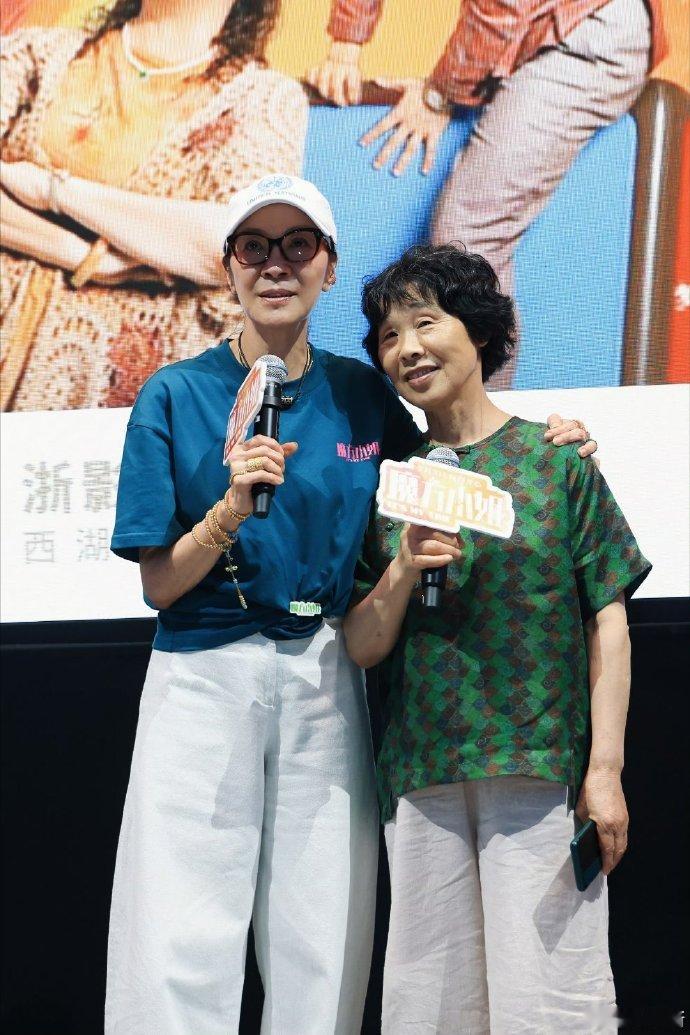魔方小姐原型奶奶激动落泪魔方奶奶热血发言赵文英奶奶用十几年坚持证明，晚年从不是止