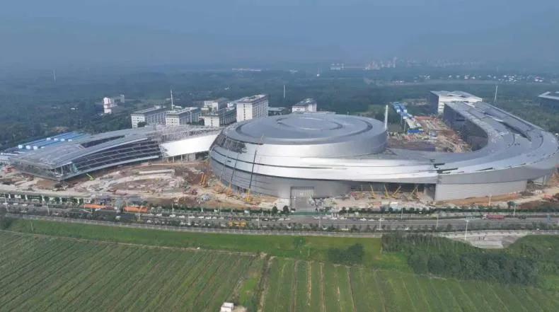 世界首个紧凑型聚变能实验装置迎来重大节点！中国BEST园区正式交付，主机开启四环