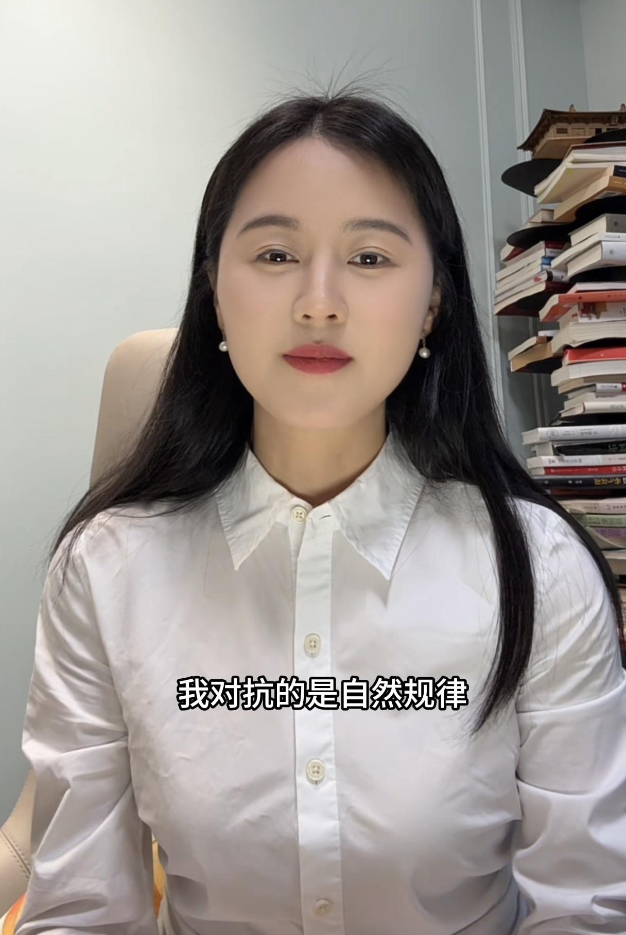 相宜这个视频一发出来，估计亲戚关系更僵了！
相宜说过年因为走亲戚的事情和家里人争