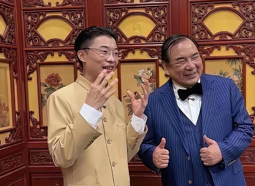 有一位小学都没读完、早年靠摆摊烤烧烤谋生的网红，如今竟跻身京城顶级富豪圈层，不得