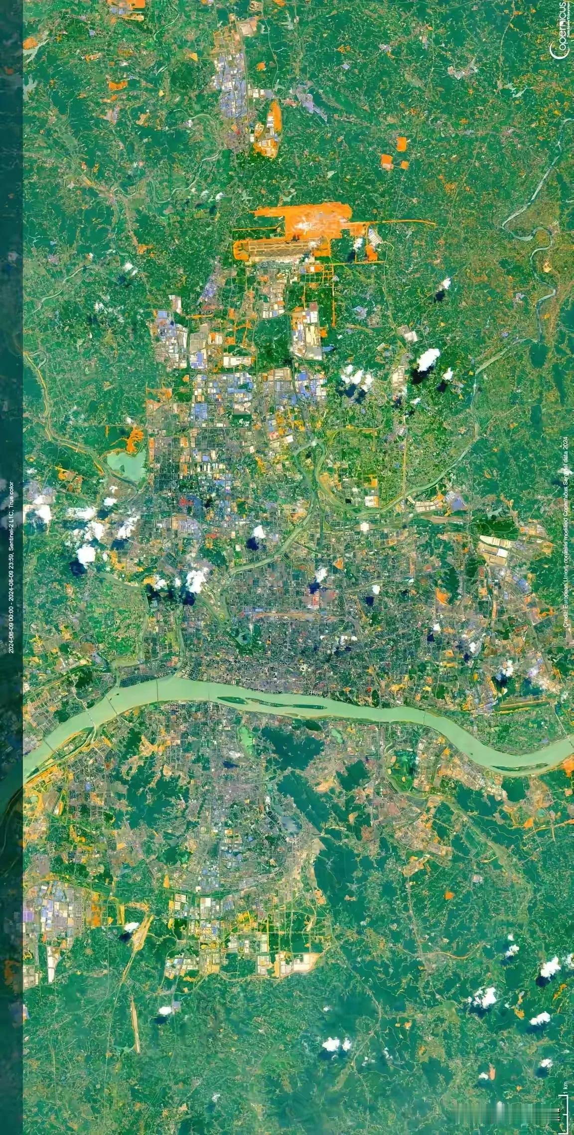 长沙市区最新卫星地图！可以清晰地看到黄花机场T3的规模。
如果算上周边道路和配套