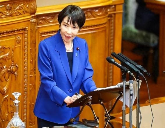 日本万万没想到，高市的“愚蠢”居然帮中国解决了两大问题！第一个，帮我们全中国人再