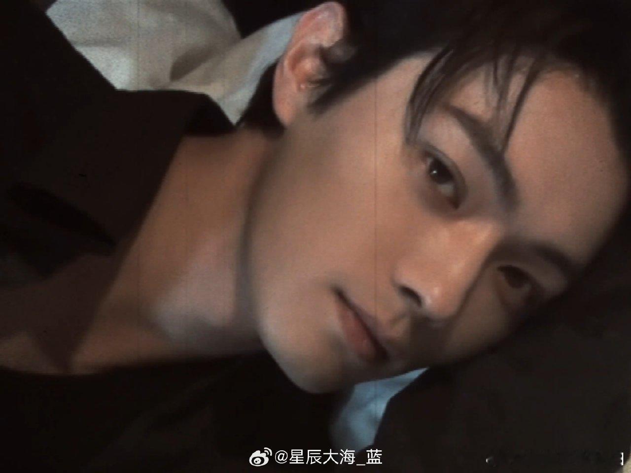 许凯人夫感视频 救命！许凯这个视频简直是“人夫天花板”现场，镜头前的自然流露，让