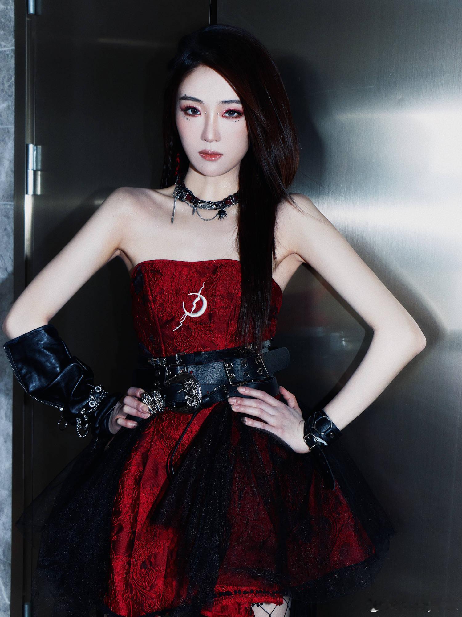 张可盈《让我来唱》展现超强爆发力唱功获赞 台下真性情圈粉不断  日前，音乐综艺《