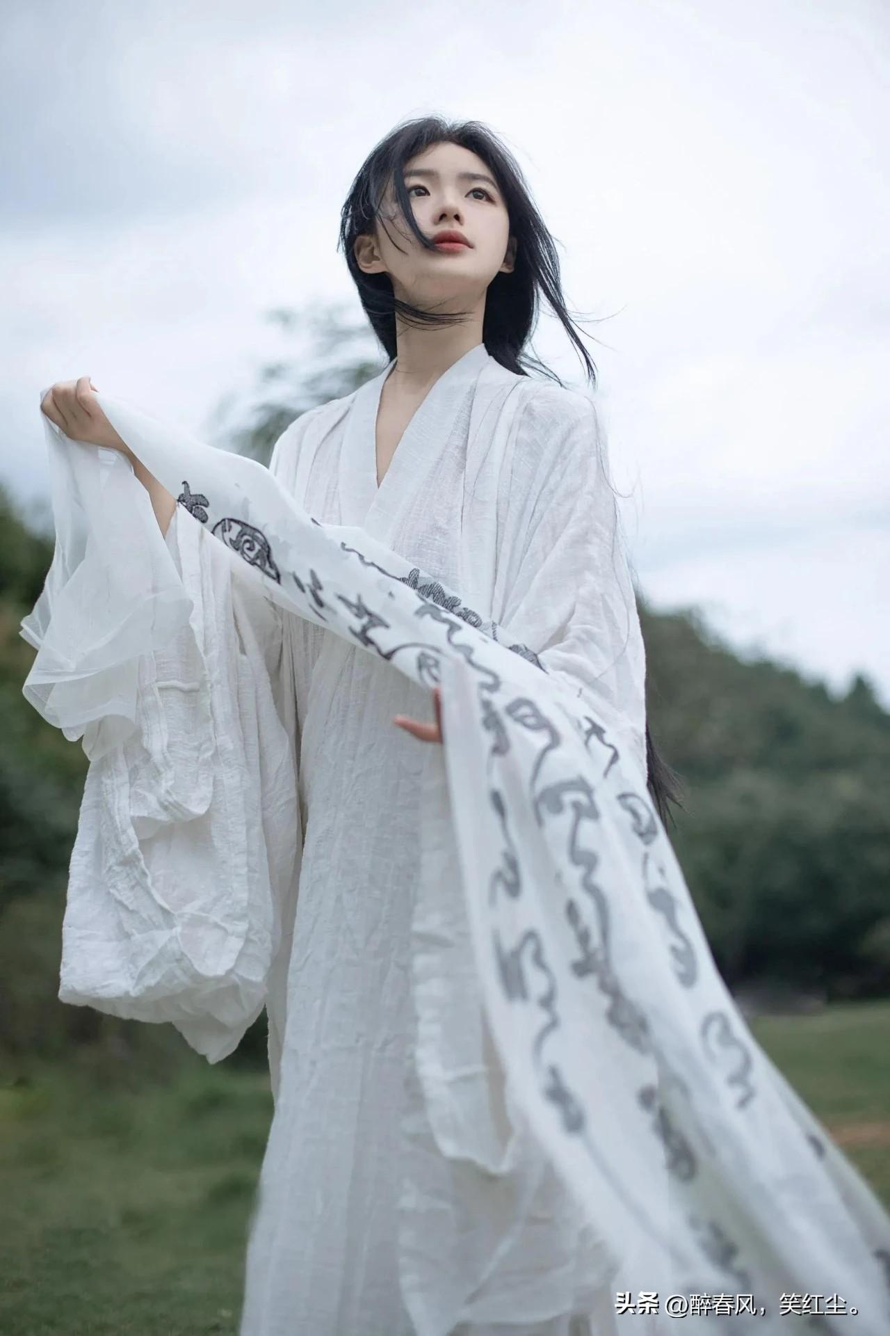 白衣飘飘，古风犹存。国风白衣美人 仙气国风女神