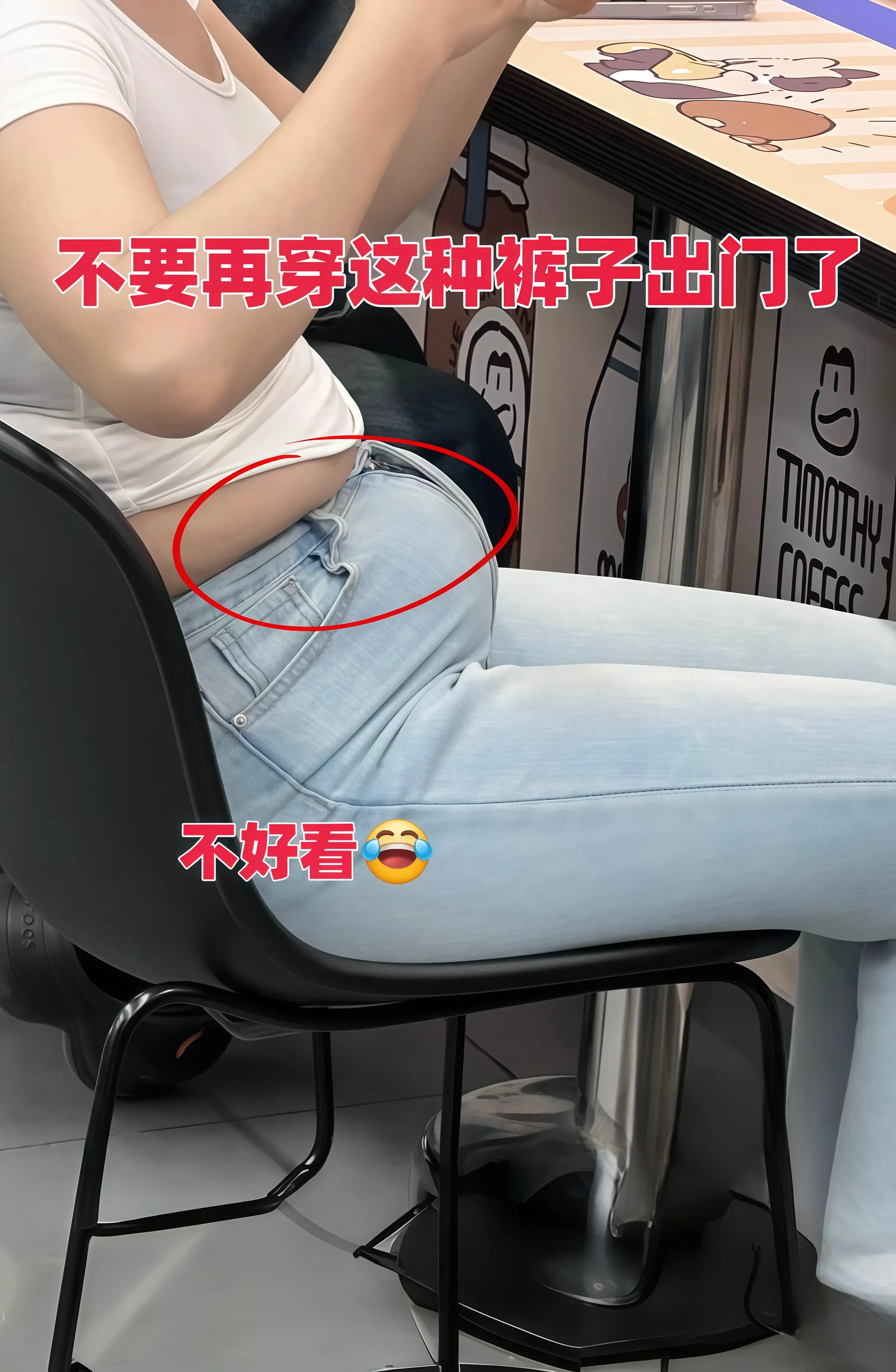 今天这条裤子真的是被问爆了，终于让我找到一条又酷又飒的复古蓝星空纹阔腿...