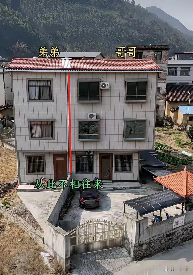 兄弟之间‘’鸡犬之声相闻，老死不相往来‘’的真实写照，令人十分痛心。
兄弟是一奶
