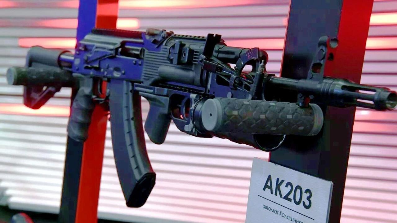 俄罗斯国防出口公司副总经理科兹洛夫昨天说，AK203卡拉什尼科夫自动步枪为俄罗斯