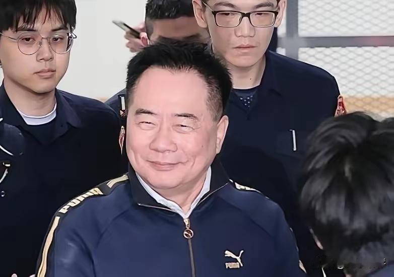 一件不可思议的事情在台湾岛内发生。
​台湾的班房，竟成了在押的蔡正元的会客厅！