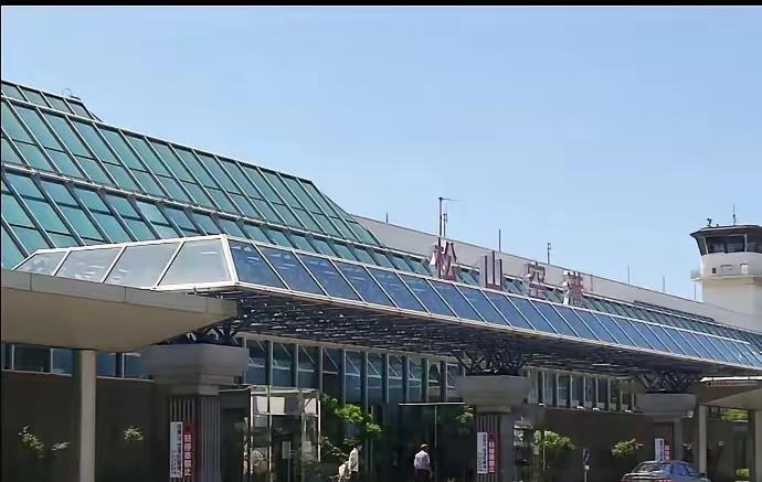 今天上午10点，台湾松山国际机场不比平常，值得大家去关注！

郑丽文今天上午从松