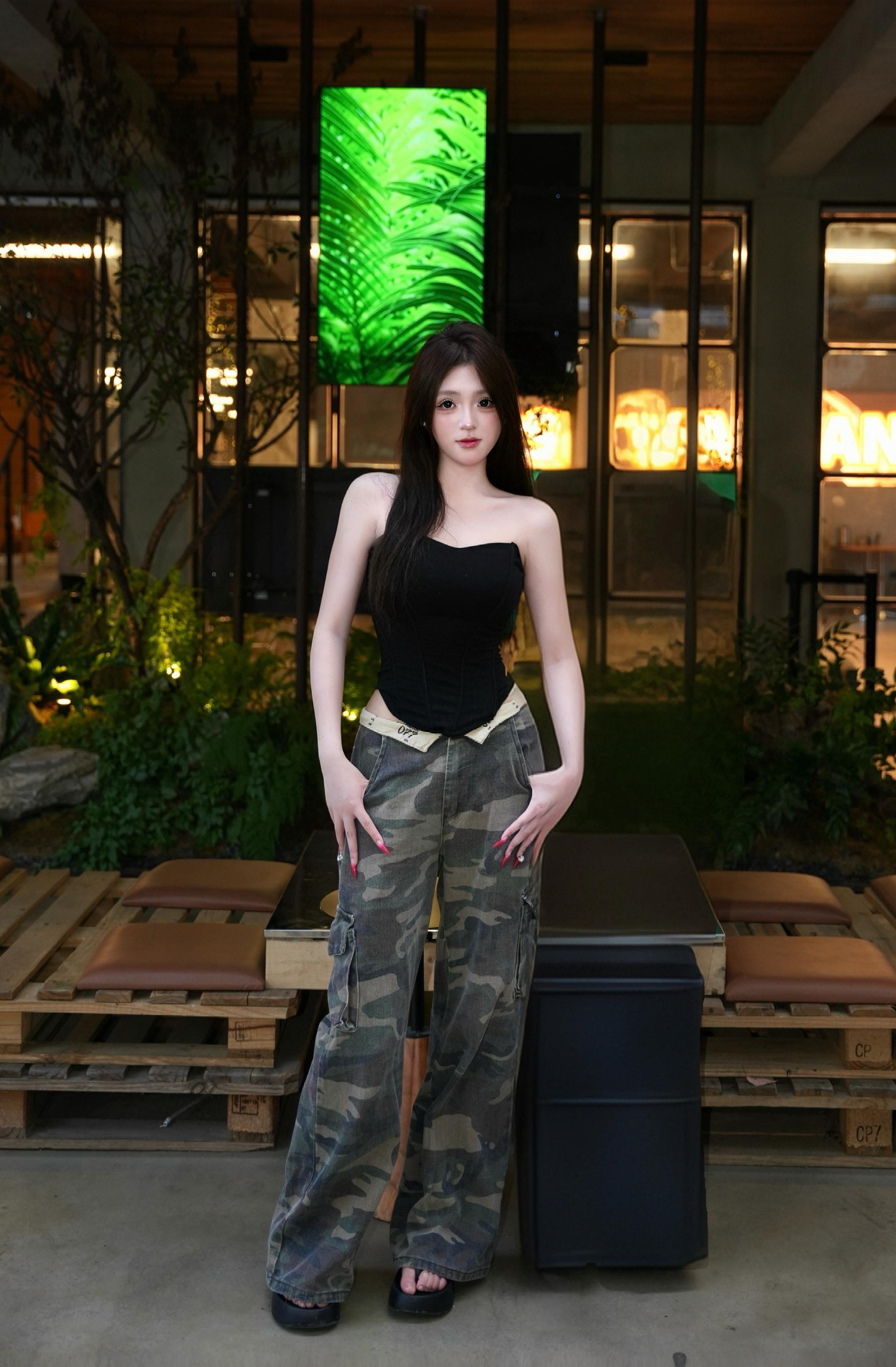 明媚只是为了不想被人看到破碎的自。