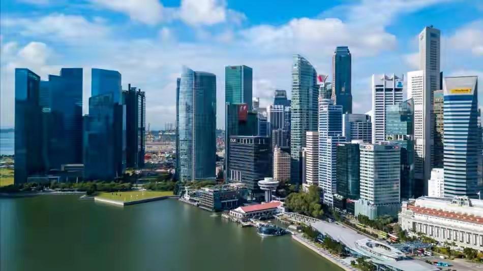 新加坡这个国家好吗？

1、70%人住在政府的公屋里，新加坡人叫组屋，一般位置比