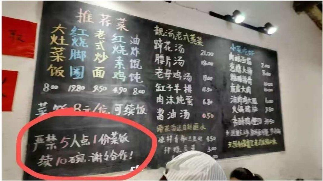 这个是真的，脱粉的zsl跟我说，很多zsl和kcs去追线下，住在酒店大堂，在大堂