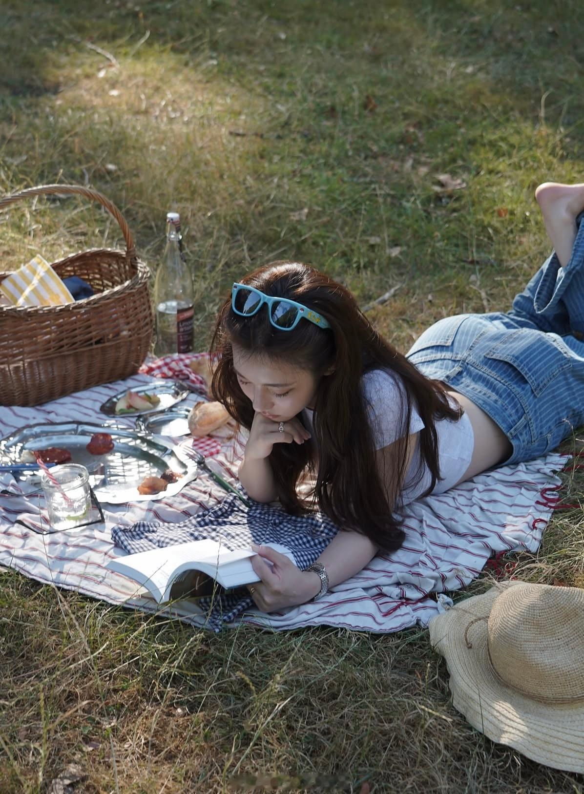 穿搭分享 连续更新第2895天韩国时尚女生日常搭配周末来啦韩系穿搭超能新星汇新星