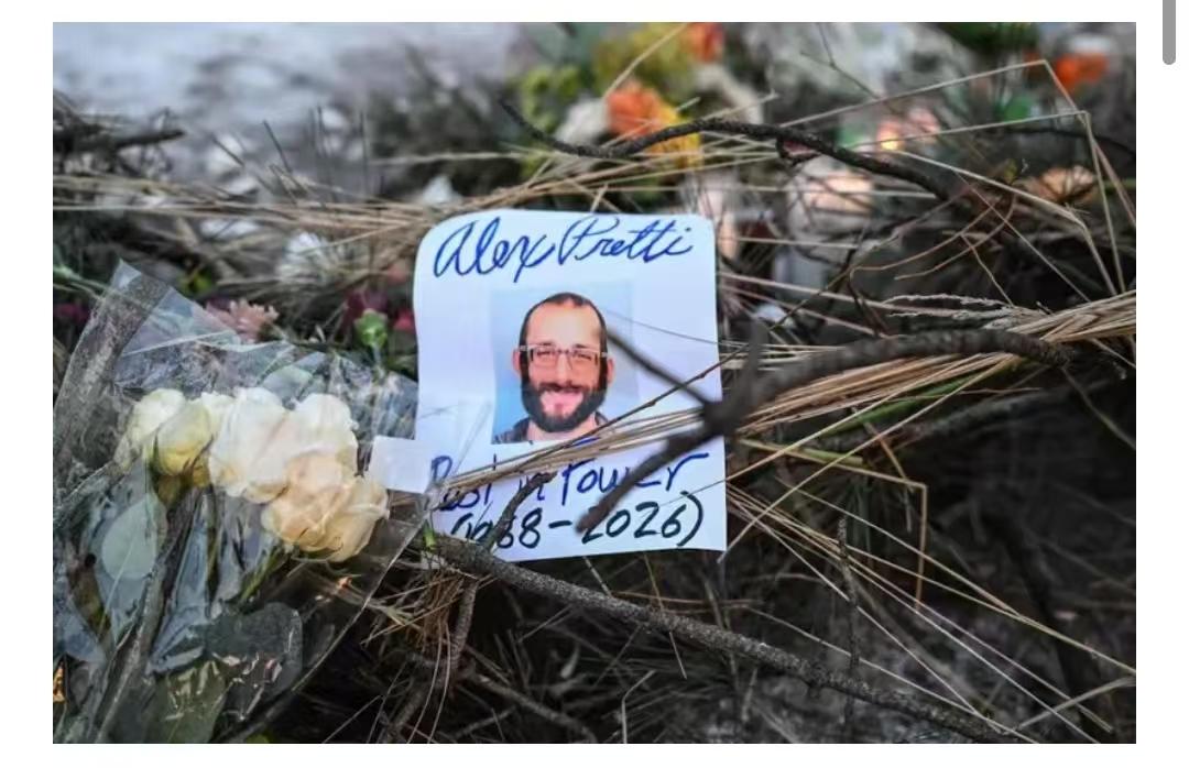 传说美国很自由，可是谁也想不到，拍照在美国是死刑，就地执行。
     37岁的