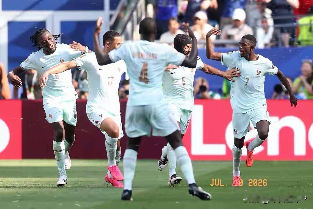 2-0！
世界杯首支4强球队出炉：法国杀疯了，欧洲围剿阿根廷。
北京时间7月10